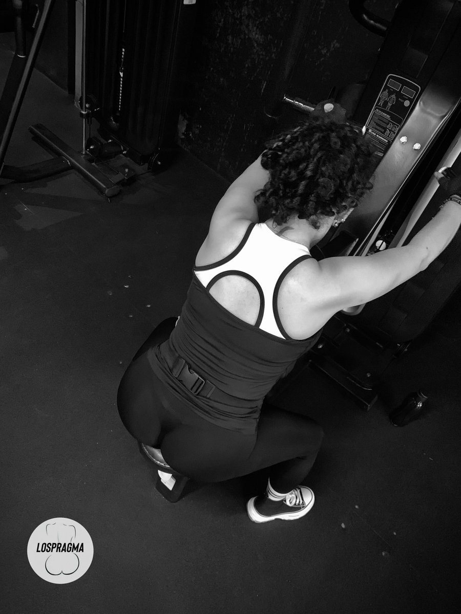 Tenemos una cita… gym time 🏋🏻‍♀️

Trabajando los deltoides, equilibrando el tren superior, dándole duro PEC FLY! 
#StrongAndSexy #PowerBody #FitVibes #BackDay