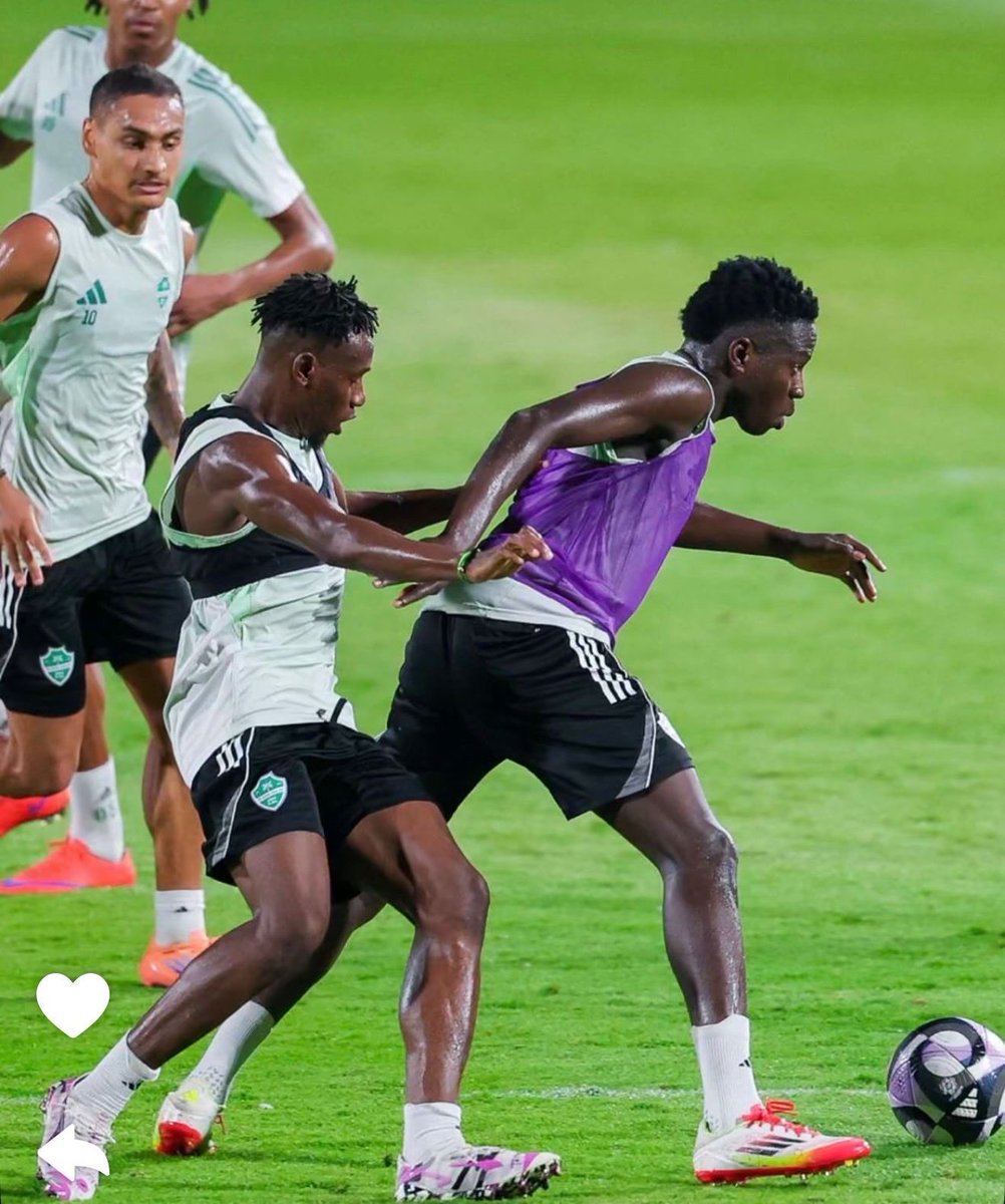 <a href="/ALAHLI_FC/">النادي الأهلي السعودي</a> فيني راح عليكم <a href="/realmadrid/">Real Madrid C.F.</a>