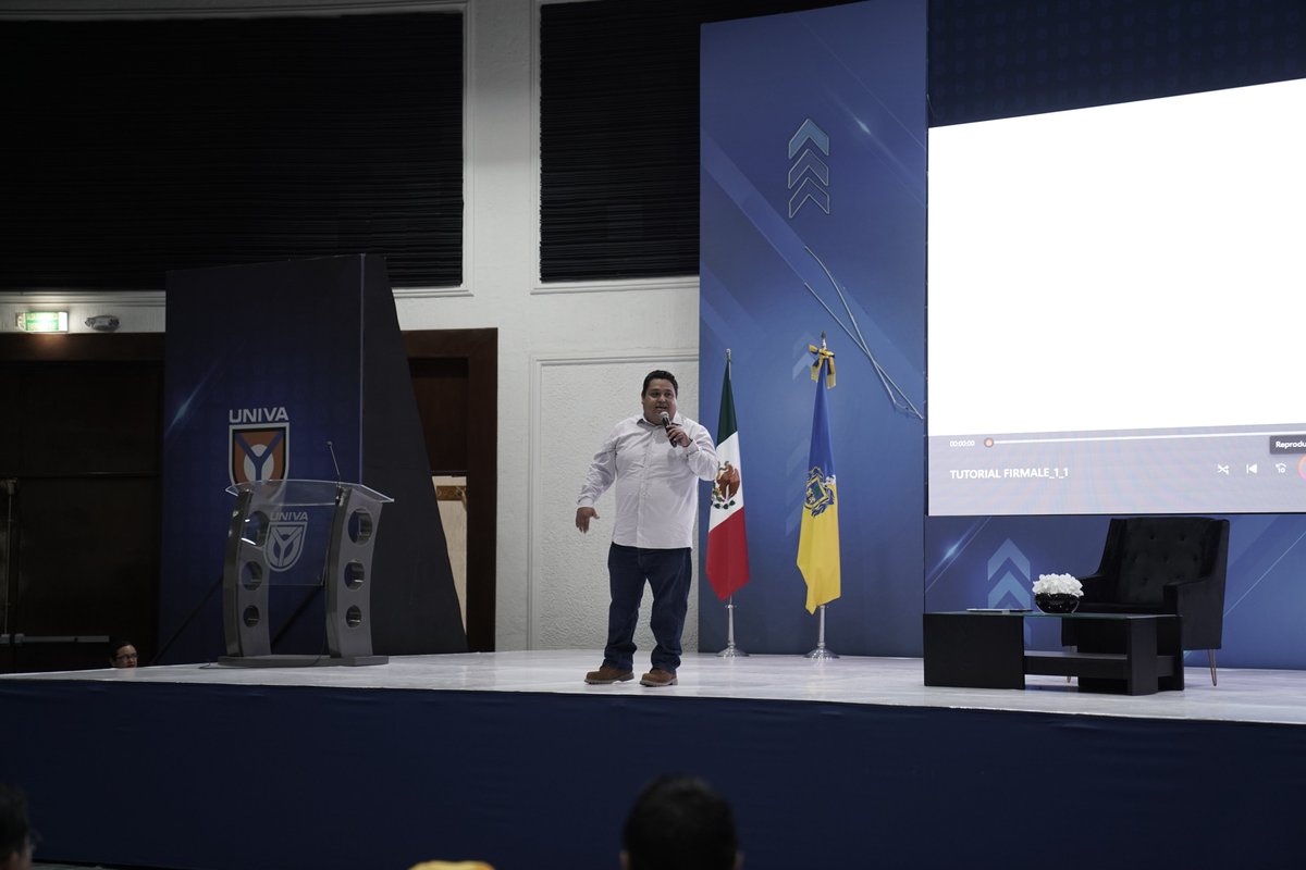 OscComite's tweet photo. Carlos Chávez, Director de Participación Ciudadana del IEPC Jalisco, presenta la Plataforma "Fírmale", para la activación de Mecanismos de Participación Ciudadana.
#Fírmale #IEPCJalisco #OSC #OSCJalisco #ComiteOSCJalisco https://t.co/TGSUXNJfs0