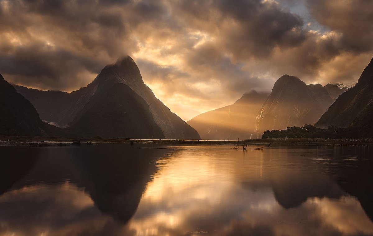 Milford Sound, South Island, New Zealand!🤩 Rudyard Kipling called it the 8th Wonder of the World!