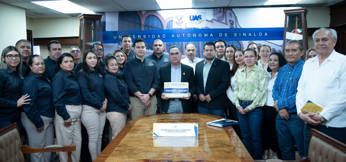 Trasciende60696's tweet photo. #Sinaloa || RECIBE EL RECTOR JESÚS MADUEÑA EL EMPLAZAMIENTO A HUELGA 2025-2026 DE PARTE DEL #SUNTUAS; SE COMPROMETE A ATENDER EL PLIEGO PETITORIO Y LAS PRESTACIONES PENDIENTES || #TNoticias
https://t.co/fzxq8Q36YF https://t.co/wMFBpRoNnR