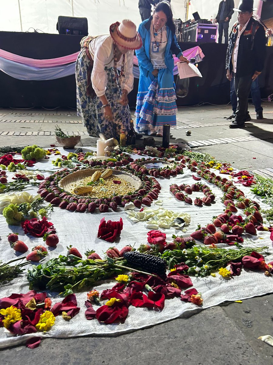 Gracias Secretario de Salud Bogotá <a href="/Gerson_bermont/">Gerson Bermont</a>, Alcaldía <a href="/Bogota/">Alcaldía de Bogotá</a> y <a href="/SectorSalud/">Secretaría Distrital de Salud</a> por unirse a la Conmemoración del 15 de octubre 💙 Día Nacional del Duelo Gestacional y Perinatal. Estas acciones nos inspiran y nos hacen referente en el mundo 🦋