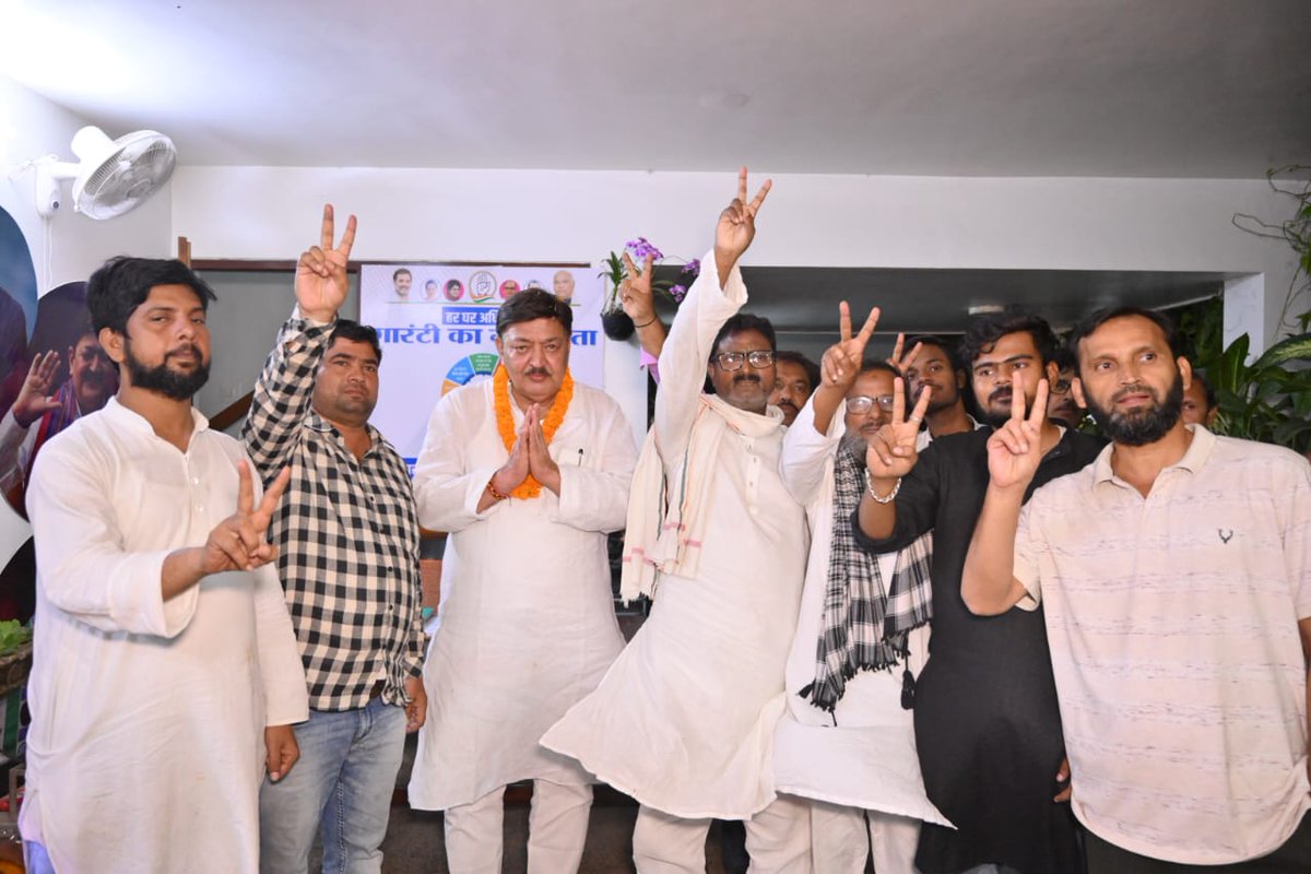 ajeetsharmainc's tweet image. पटना से पार्टी सिंबल लेकर लौटते समय भागलपुर के ज़ीरो माइल पर उत्साहित कार्यकर्ताओं द्वारा भव्य स्वागत किया गया। सभी कार्यकर्ताओं के प्रेम, उत्साह और समर्थन के लिए हार्दिक आभार। आप सबके सहयोग और ऊर्जा से हमारा संकल्प और भी मजबूत हुआ ह
#AJEETSHARMA #bhagalpur #INCIndia #IncBihar