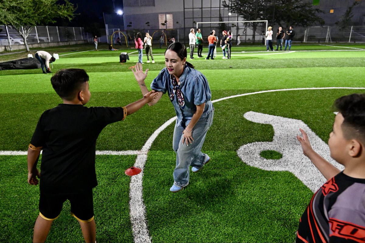 ¡Estrenamos cancha en La Colmena Miramar! ⚽
Más que fútbol, construimos comunidad y sueños en equipo.