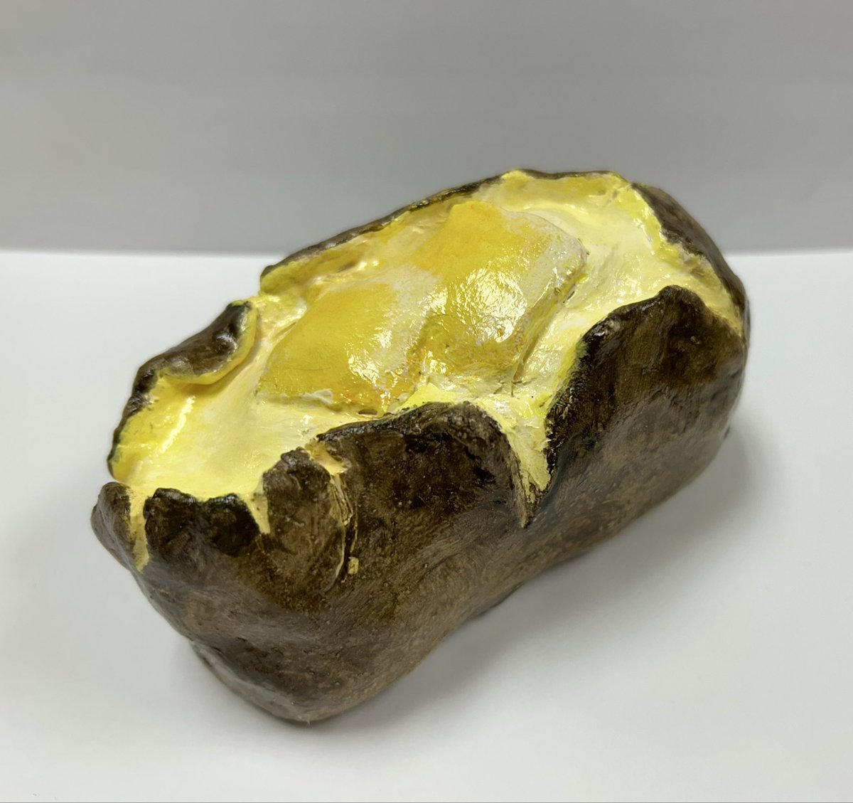 LauraToth8's tweet image. Hudson high school ceramics classes are creating amazing foods out of clay!