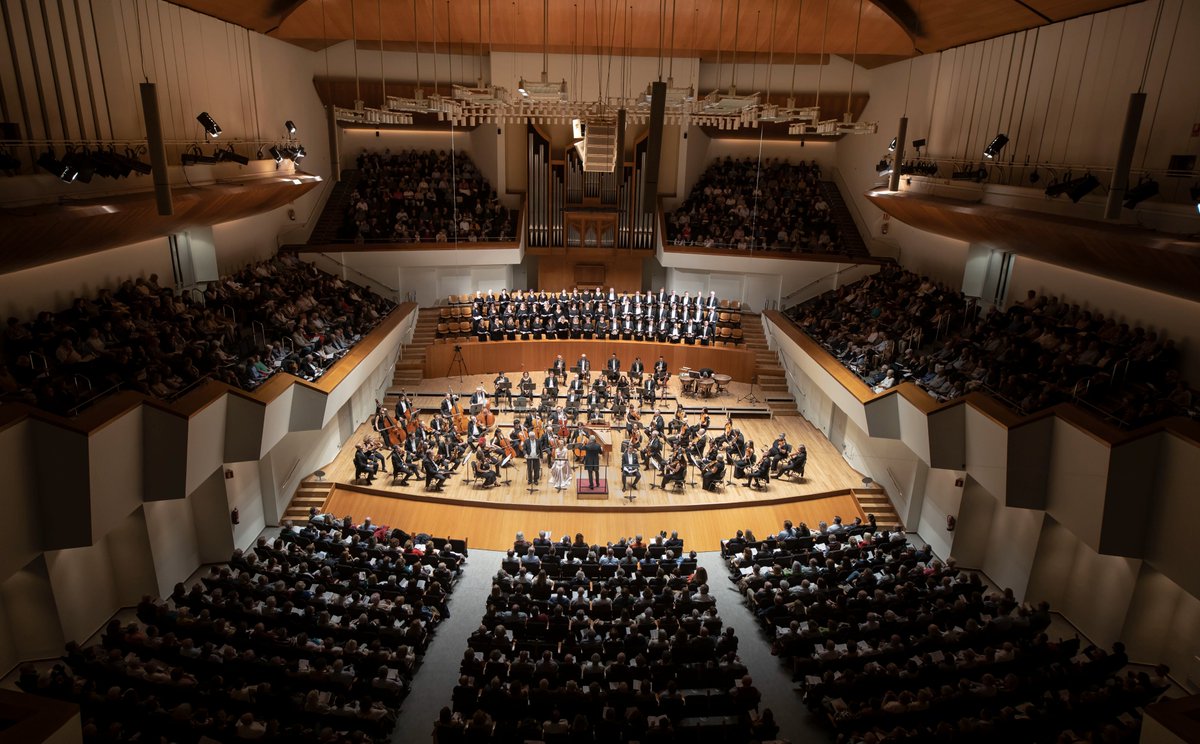 🎼Molt bones notícies! Encetem temporada d'abonament a casa, a la nostra Sala Iturbi. 🎶Amb l'Orquestra de #València🎻, Alexander Liebreich i un📜de Haydn, Brahms i l'estrena a Espanya de “Mural”, de Sánchez-Verdú.📅 Divendres, 17. ⏰19.30🏛️Sala Iturbi🔗bit.ly/4olIAwa