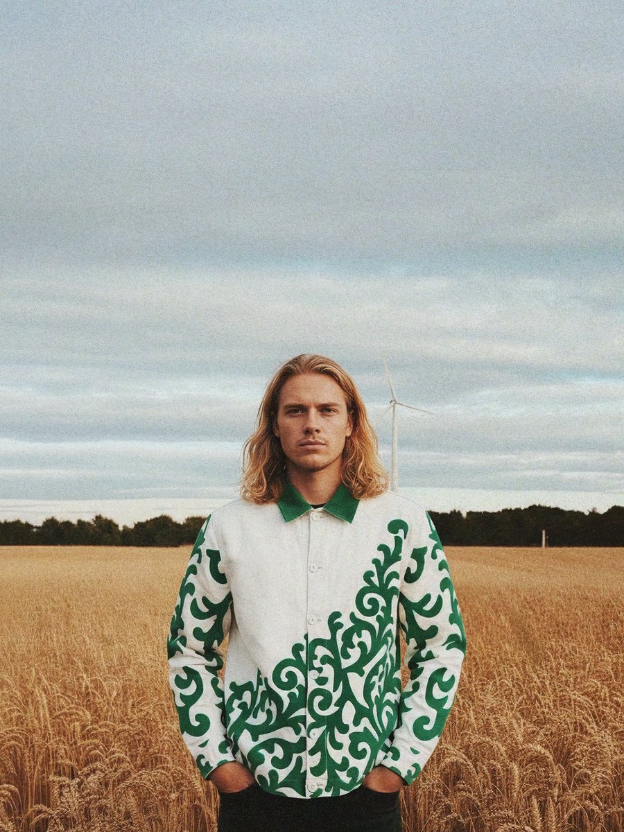 HouseOfNawel's tweet image. Meet the Floral Roots Jacket.

Crafted from premium twill and defined by intricate green satin embroidery. More details at: houseofnawel.com.