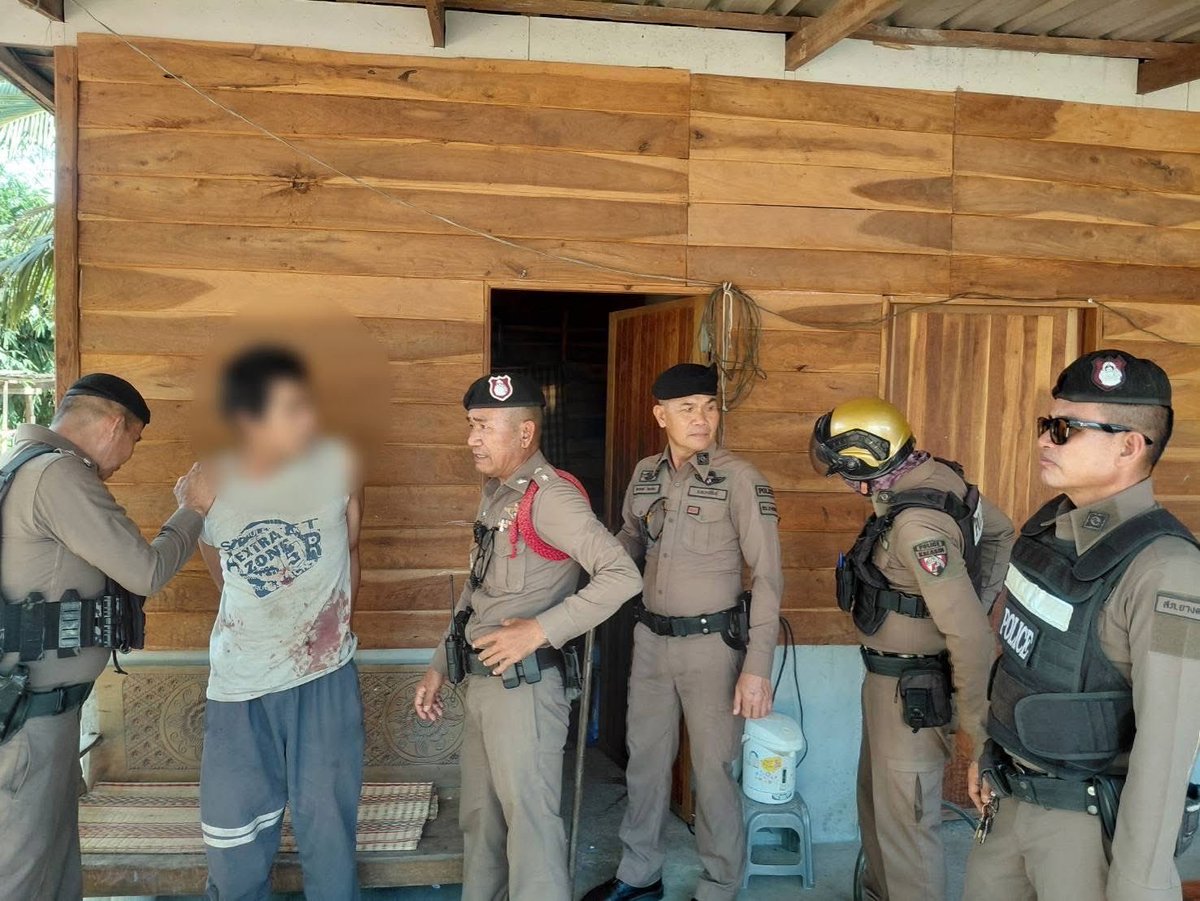 PoliceBang74402's tweet photo. ได้รับแจ้งเหตุทำร้ายข้าวของบ้านตัวเอง
#จับไปปรับพฤติกรรม
#เรียกได้ทุก24ชม. https://t.co/YzuAaEYJJU
