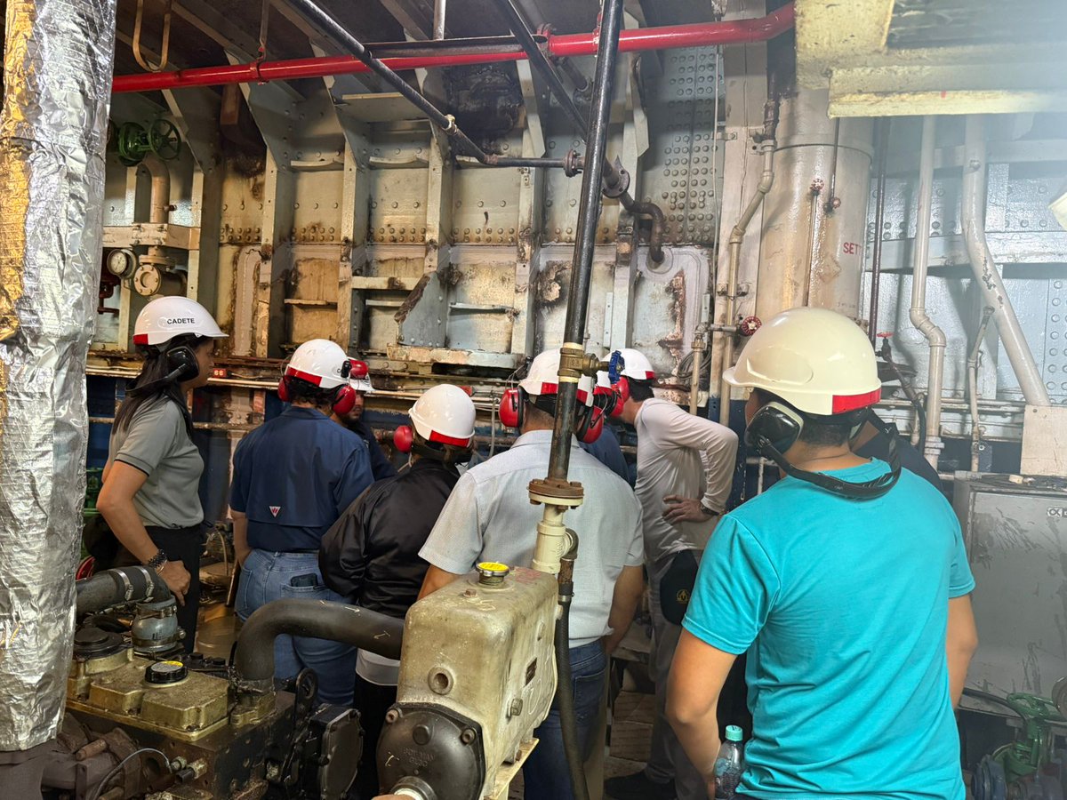 umaritima's tweet photo. Colaboradores y docentes de la UMIP realizaron una gira académica coordinada por la profesora Melissa Gutiérrez (Dirección de Estudios Generales) para conocer las instalaciones y herramientas de la universidad, incluyendo el Buque Escuela Atlas III. ⚓🛳️ https://t.co/DxTBaBM235