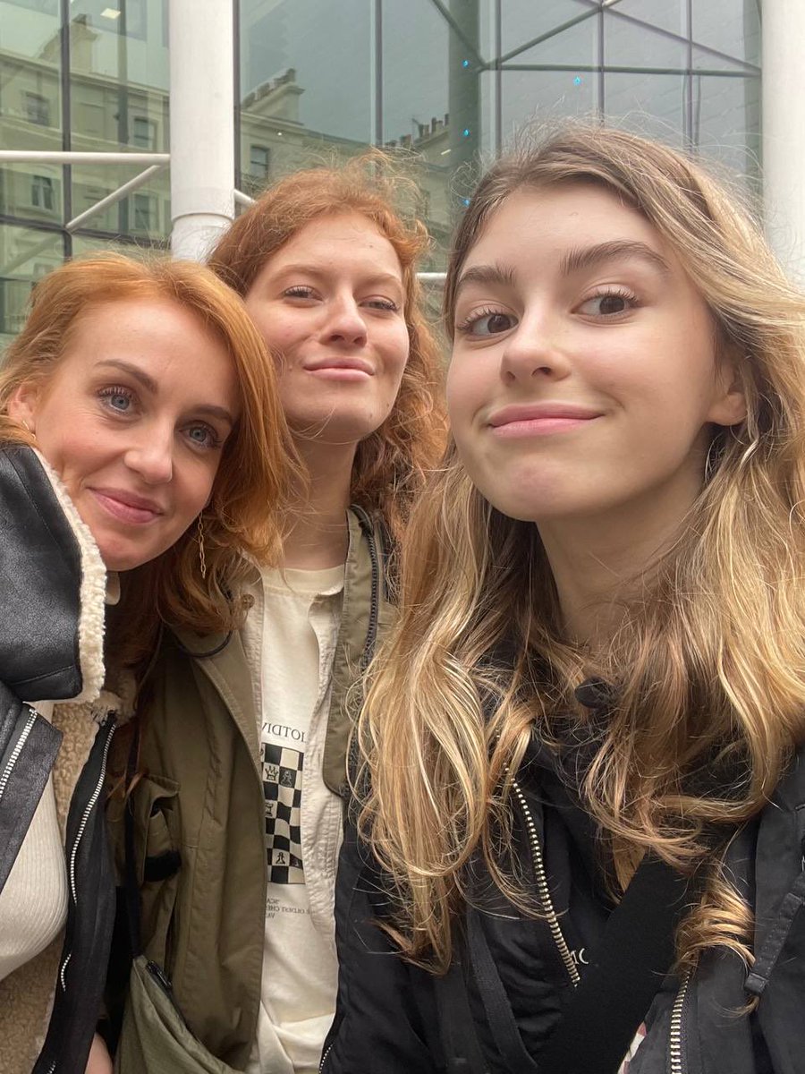 Трійка рятує у Лондоні: медики корпусу врятували постраждалого в аварії!

Під час відпустки у Великій Британії медики Третього армійського корпусу надали першу невідкладну допомогу чоловіку, постраждалому в ДТП.

Софія, Мівіна та Ребека проїздили повз на таксі, коли стали