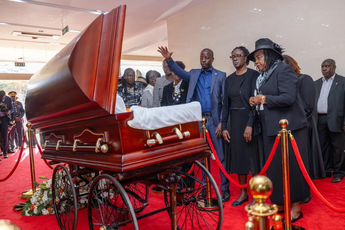 kipmurkomen's tweet image. State honours befitting the towering stature of the Rt. Hon. Raila Odinga, our beloved former Prime Minister, have begun in earnest. 

Paid my last respects to the man whom I proudly called my mentor at Moi International Sports Complex, Kasarani, after accompanying his remains