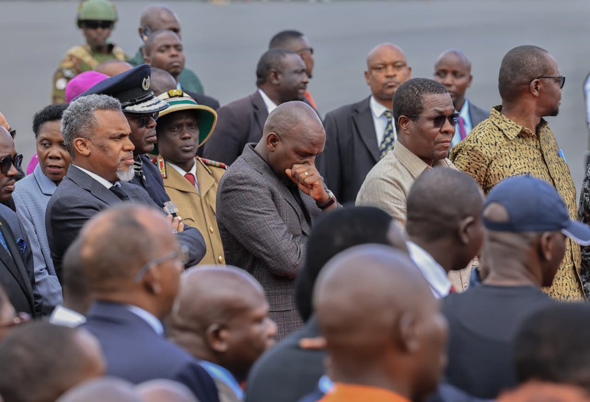 kipmurkomen's tweet image. State honours befitting the towering stature of the Rt. Hon. Raila Odinga, our beloved former Prime Minister, have begun in earnest. 

Paid my last respects to the man whom I proudly called my mentor at Moi International Sports Complex, Kasarani, after accompanying his remains