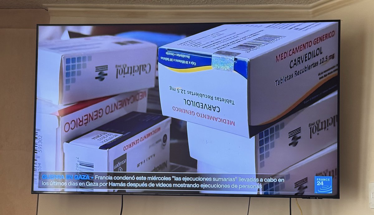 En France24 una nota sobre el “nuevo Ecuador”. 

-En resumen, la salud pública y del IESS vale #Cartón. 

Dice la reportera: “algo tan básico como el agua para tomarse una pastilla, tienen que salir a comprar los familiares de los pacientes”. 

Pero para el #SéquitoDeLacayos,