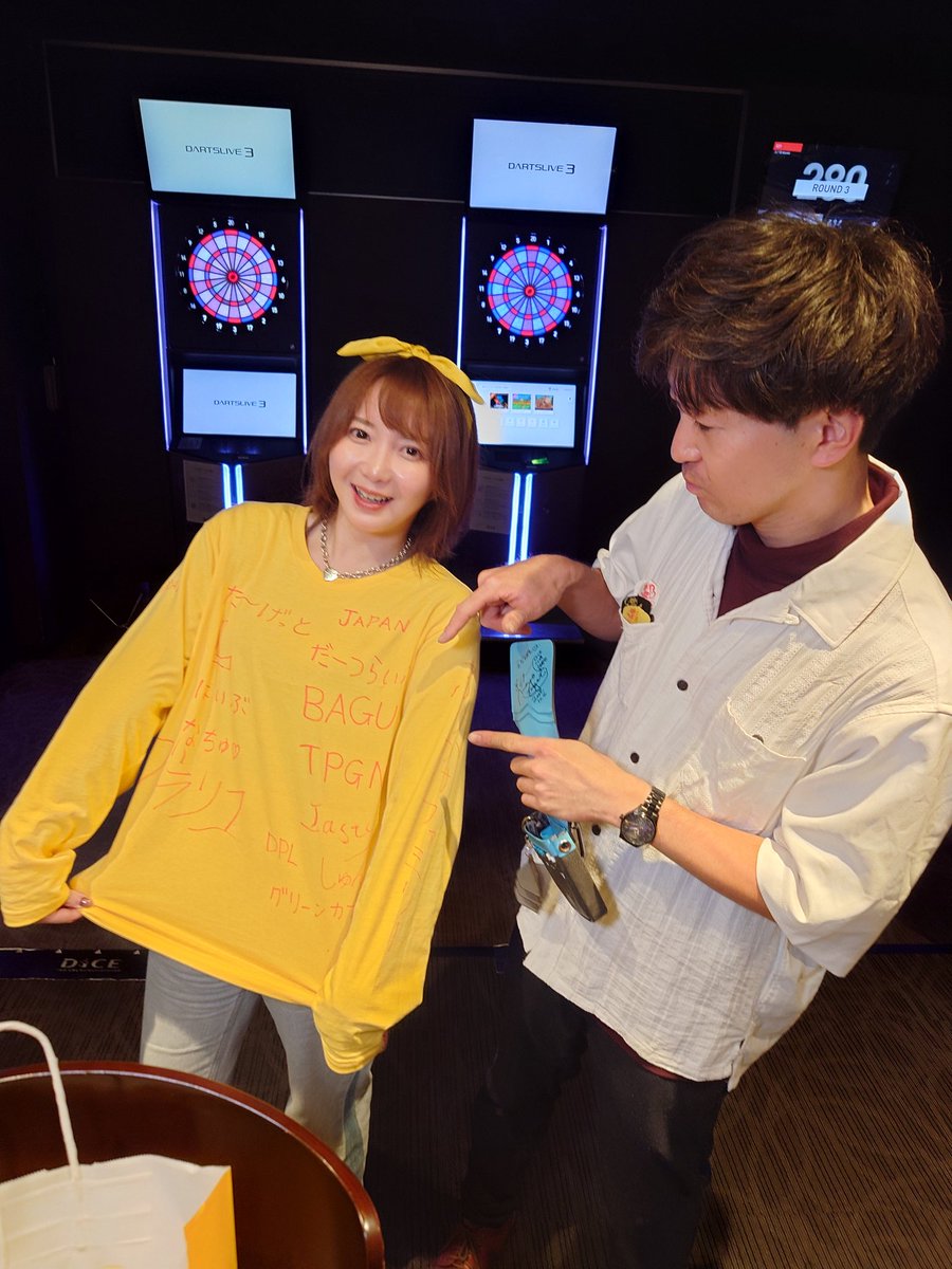 今日は即席ユニフォームのお姉さんのイベントに行ってきました！…ユニフォーム？🤔
面白すぎるけどユニフォーム忘れたまよさんの為に黄色いシャツを買いに行くまよんぬファンあったけぇっていういい話🤫
＃まよさんまた川崎DICEに来てね