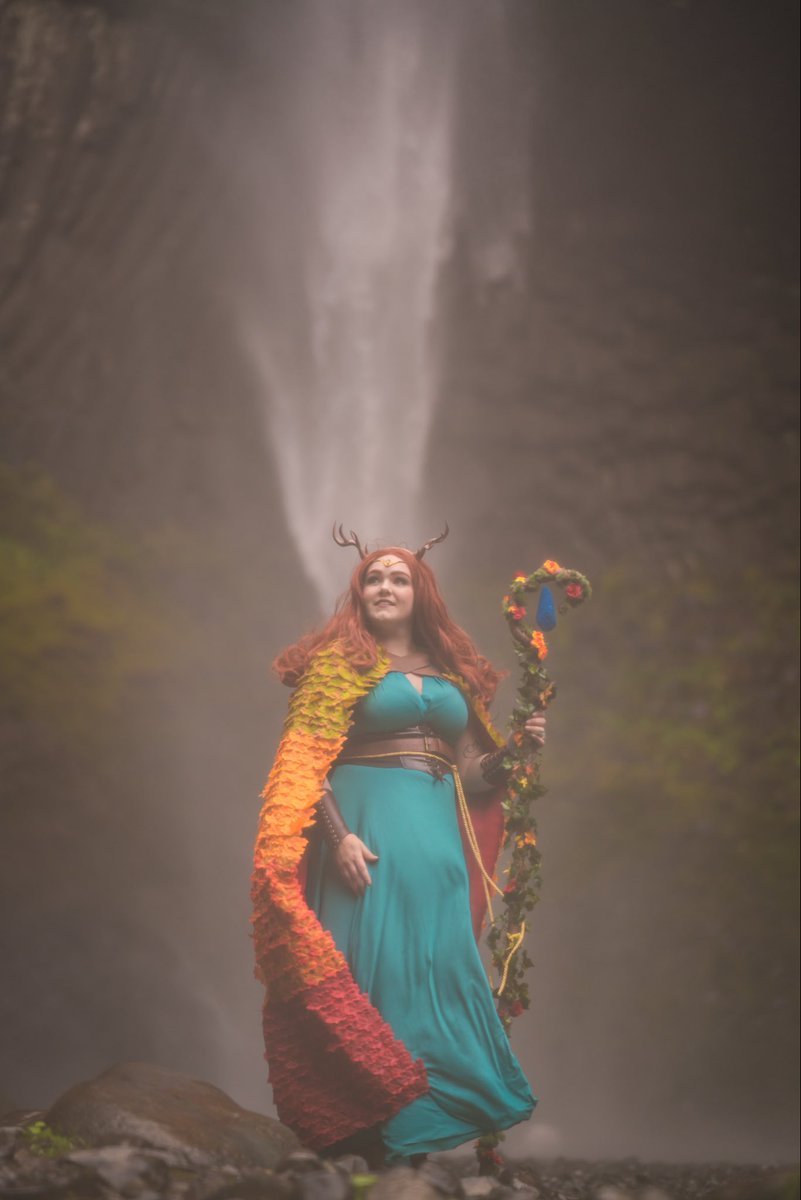 Someone said something about it being Thursday… 🪶🍂

📸: AleksVuPhotography (IG)
#CriticalRoleCosplay <a href="/CriticalRole/">Critical Role</a>