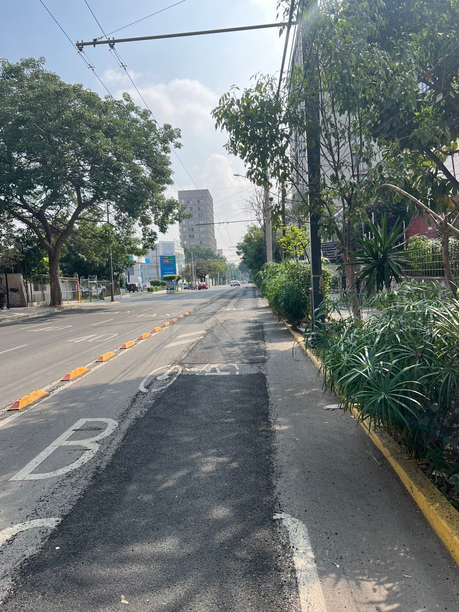 Si no querían hacer el trabajo, ¡no lo hubieran hecho! <a href="/GuadalajaraGob/">Gobierno de Guadalajara</a>

Solicitamos vialidades con pavimento D E C E N T E.

<a href="/VeroDelgadilloG/">Verónica Delgadillo</a> qué clase de repavimentación está!  Así la Av. Hidalgo #AlEstiloJalisco
 
Riesgosa para circular en medios alternativos <a href="/Trafico_ZMG/">TráficoZMGuadalajara</a> ojo