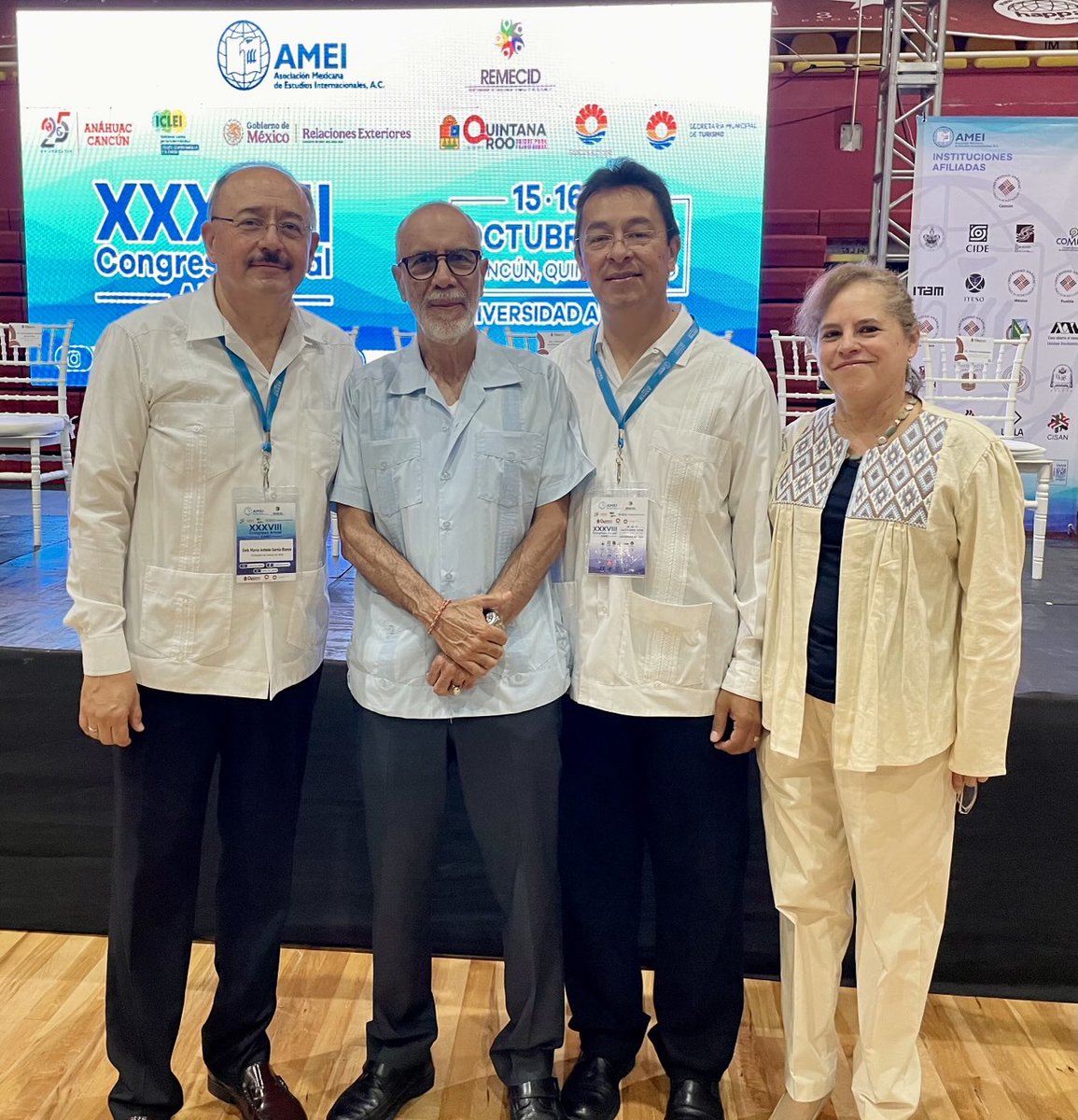 Con mi querido maestro Dr. Juan Manuel Portilla, el Dr. Salvador Escobar y la Emb. Yanerit Morgan. Todos Egresados de la ENEP/FES Acatlán UNAM. ⁦<a href="/SalvadorScobar/">Salvador Escobar</a>⁩ ⁦<a href="/YaneritMorgan/">Yanerit Morgan (she/ella)</a>⁩ ⁦<a href="/amei_mx_oficial/">AMEI</a>⁩