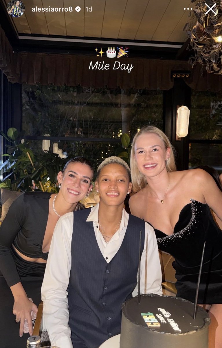 OlimpikFener_'s tweet image. Fenerbahçe Medicana Kadın Voleybol Takımı sporcularımız, Melissa Vargas’ın doğum gününü kutluyor! 🎂
#SarıMelekler