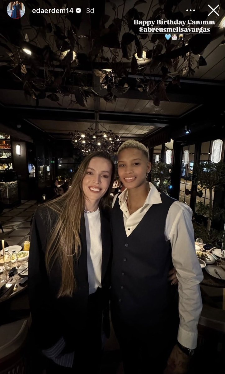 OlimpikFener_'s tweet image. Fenerbahçe Medicana Kadın Voleybol Takımı sporcularımız, Melissa Vargas’ın doğum gününü kutluyor! 🎂
#SarıMelekler