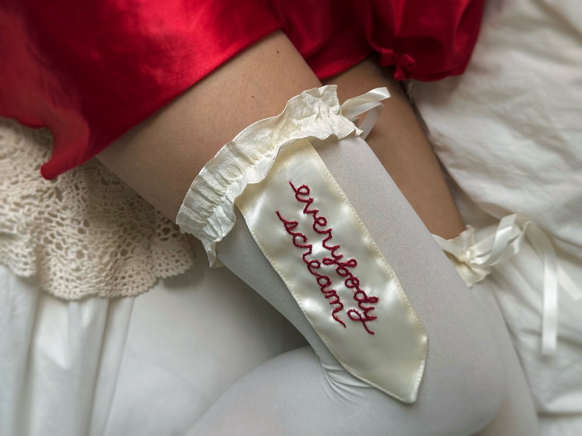 celestialvaults's tweet image. thanks guys, ruffles were definitely the right choice 🥰