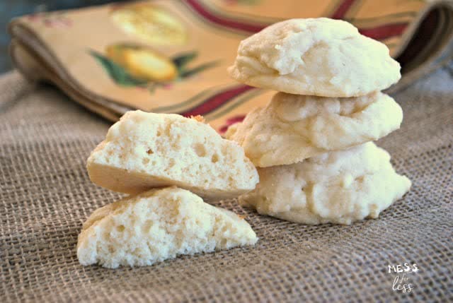 MessForLess's tweet image. Love lemon desserts? 🍋 Try these soft, chewy lemon cookies made with real lemon and an option for making them a lighter treat! #LemonCookies #Baking messforless.net/lemon-cookie-r…