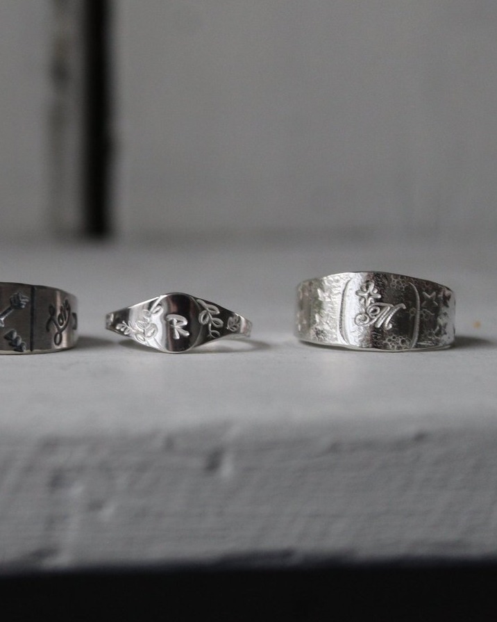 Quarterworkshop's tweet image. Love the look of a wide band? This workshop is for you 🔨✨ On Saturday 1st November, we’ll be making signet rings — bold, weighty, and full of character.

#SignetRing #JewelleryQuarter #JewelleryMaking #MadeByHand #StatementJewellery