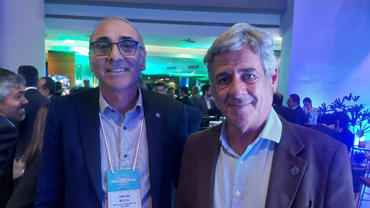 El Presidente de la BCR, Miguel Simioni, y el Director Ejecutivo, Javier Cervio, participaron del 61° Coloquio IDEA, desarrollado en Mar del Plata bajo el lema “Juega Argentina. A competir, producir, innovar”. 

El encuentro convocó a referentes del sector empresario, político y