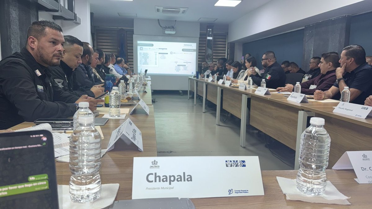 En sesión de trabajo de los Consejos de Seguridad Regiones IV Ciénega y XII Centro para el intercambio de estrategias que nos permitan seguir fortaleciendo la seguridad en nuestros municipios. #ChapalaSeFortalece