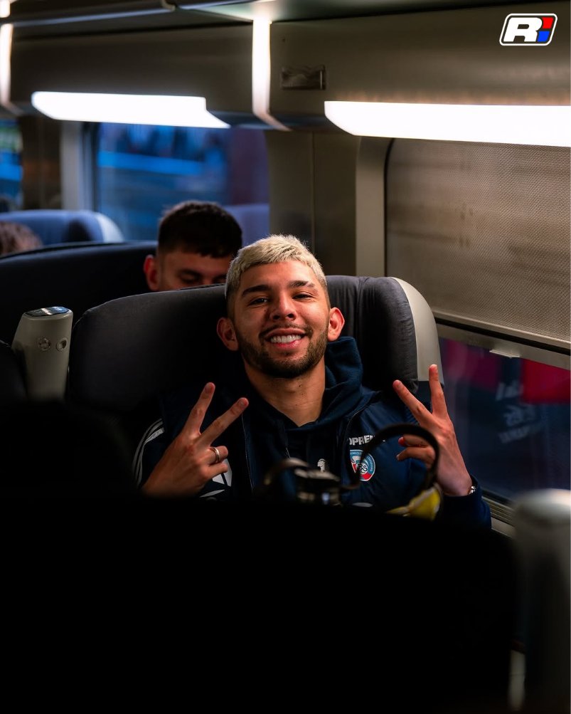 🇵🇾🇫🇷 Julio Enciso se encuentra rumbo a la capital de Francia para duelo ante #PSG.

– El #Strasbourg visita al París Saint-Germain mañana a las 15:45 por la #Ligue1.

⁉️¿Opiniones?
-#RamiroArandafutbolpy