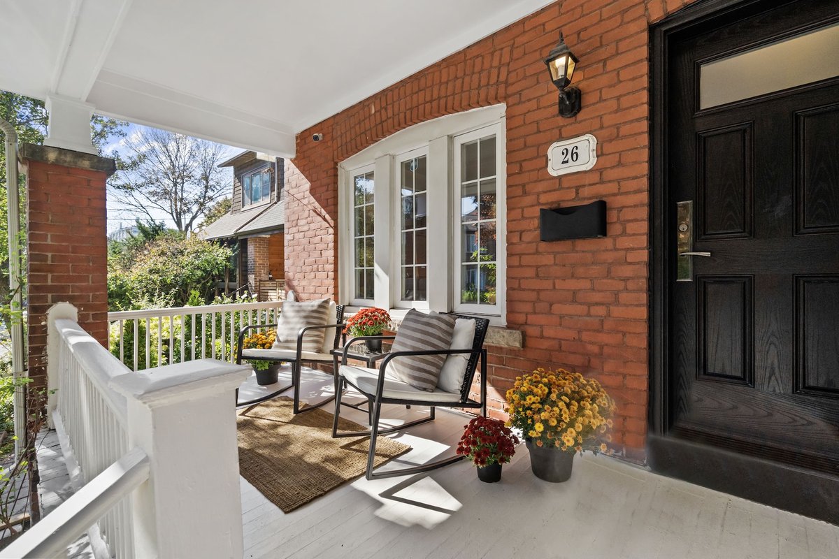 Come and see this turnkey home that combines space and character in an unbeatable location. OPEN HOUSE today 5pm-7pm and also  Sat/Sun Oct 18th &amp; 19th | 2pm to 4pm! See you there! juliekinnear.com/toronto-houses…
