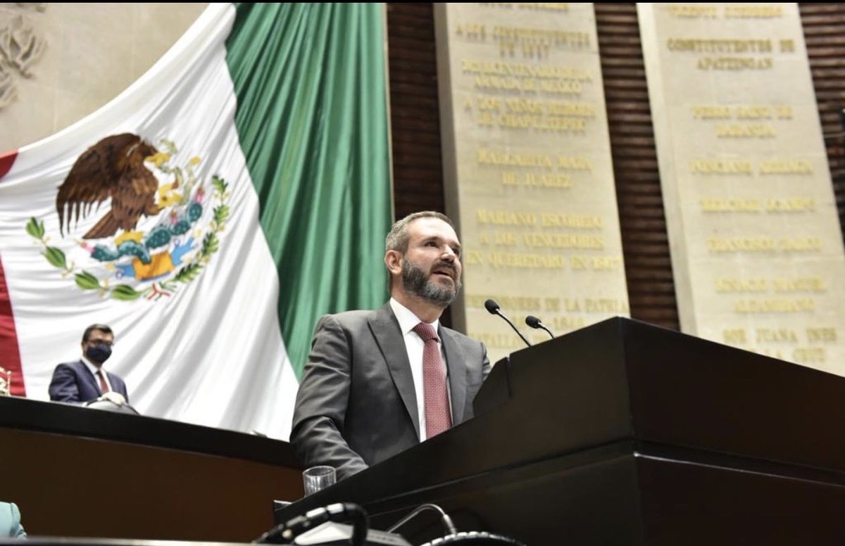 Morena está usando el Código Fiscal como arma de control. Bajo el pretexto de
combatir la evasión, quiere que el SAT vigile nuestras cuentas, bloquee negocios y
trate a la gente como culpables antes que inocentes… pero con el crimen
organizado, es al revés.

Morena no quiere