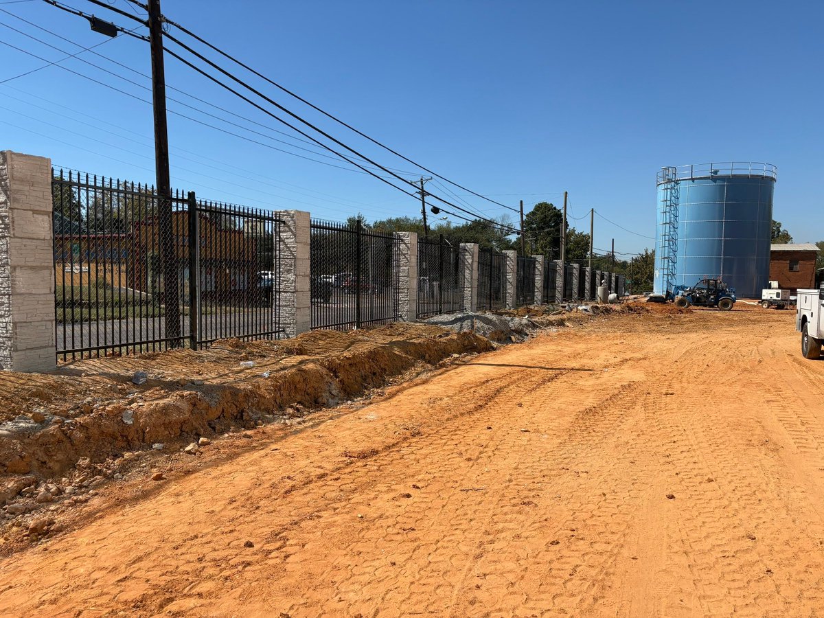 316Roofing's tweet image. Beautiful progress from our fencing team! 💪
This custom iron and stone fence is coming together perfectly — built for strength, security, and a clean, professional finish. We can’t wait to show you the final results!

#CommercialProject #316Roofing #Team316