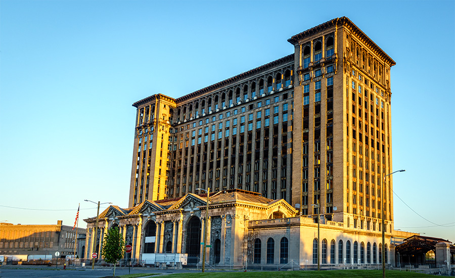 Detroit is taking a $40M step toward reconnecting its famous landmark with the region’s rail network, bringing Amtrak back to Michigan Central.
brnw.ch/21wWGjW
#Detroit #Infrastructure #Rail #Transit #Engineering #MichiganCentral