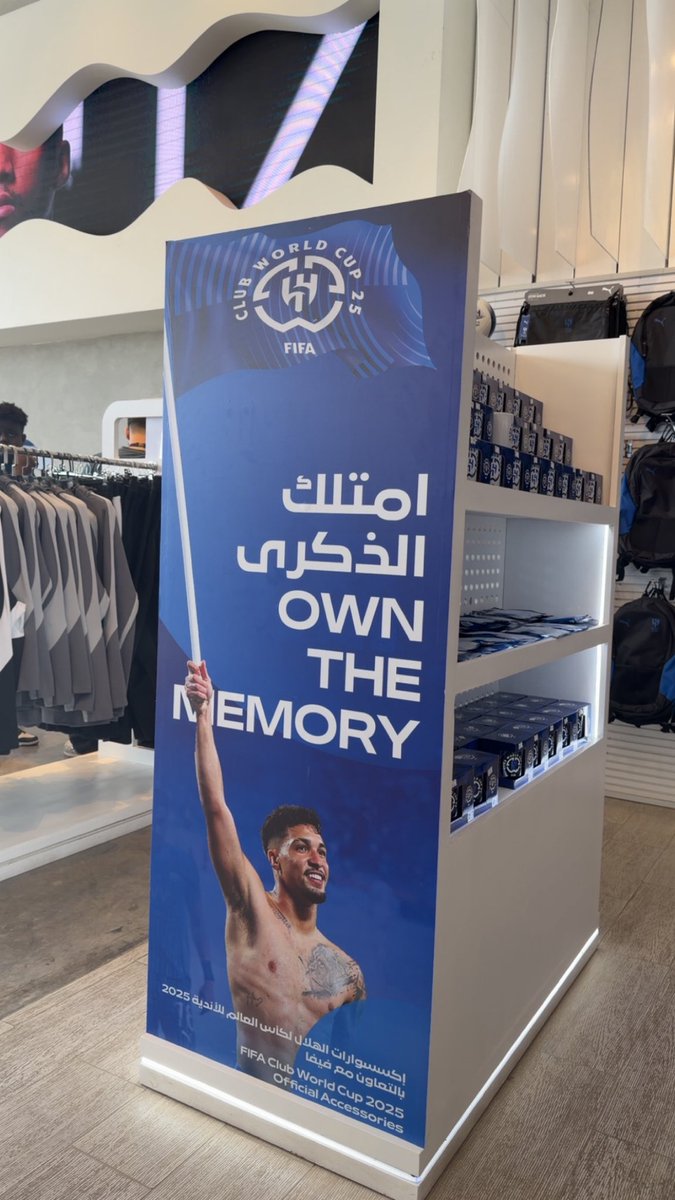 iAbadiz's tweet photo. تشرفت بدعوة من نادي الهلال للتصوير مع أهم الكؤوس التي حققها زعيمنا في تاريخه بمناسبة مرور 68 عام من تأسيس هذا الكيان العظيم.. أحبك ياهلال 💙 https://t.co/XCUFHDKhqU