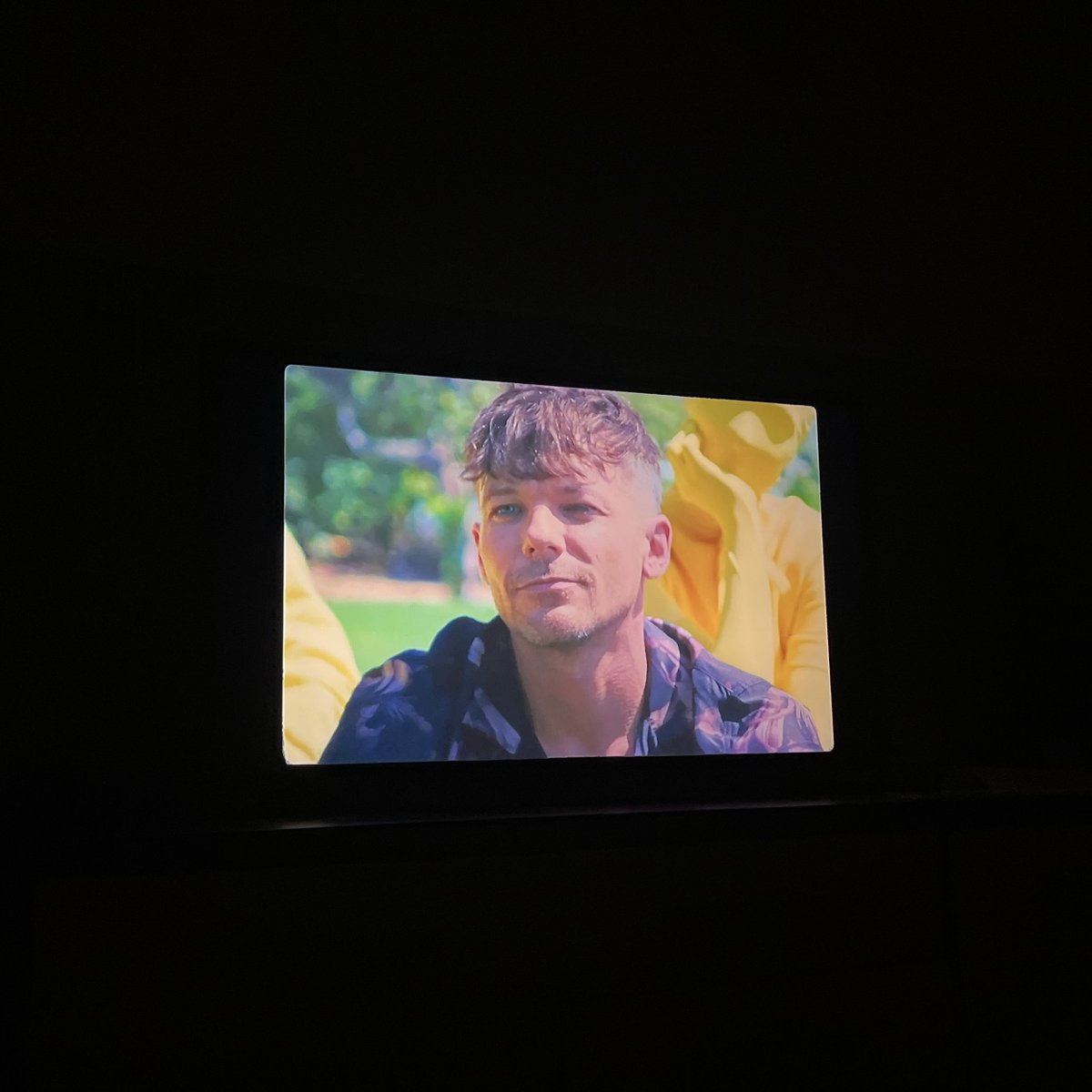 mv is so good have to play it on the family tv