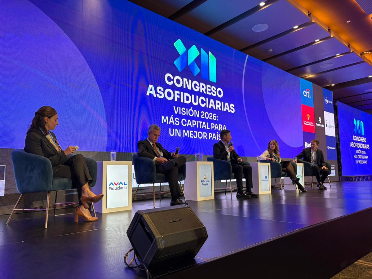 FiducoldexCol's tweet photo. 💬 “@FiducoldexCol ha articulado, bajo un enfoque netamente técnico, temas de política pública, trascendiendo de un producto fiduciario tradicional a la creación de empresas dentro de patrimonios autónomos con respaldo fiduciario a nivel jurídico, financiero, administrativo, de riesgos y auditoría. Esto nos ha permitido avanzar en competitividad, transformación y fortalecer nuestra capacidad de apoyo al desarrollo del país”.

Palabras de nuestro presidente @AGuzmanToro durante el panel “¿Cómo se imagina el sector fiduciario el futuro de la industria?” en el #CongresoAsofiduciarias2025.