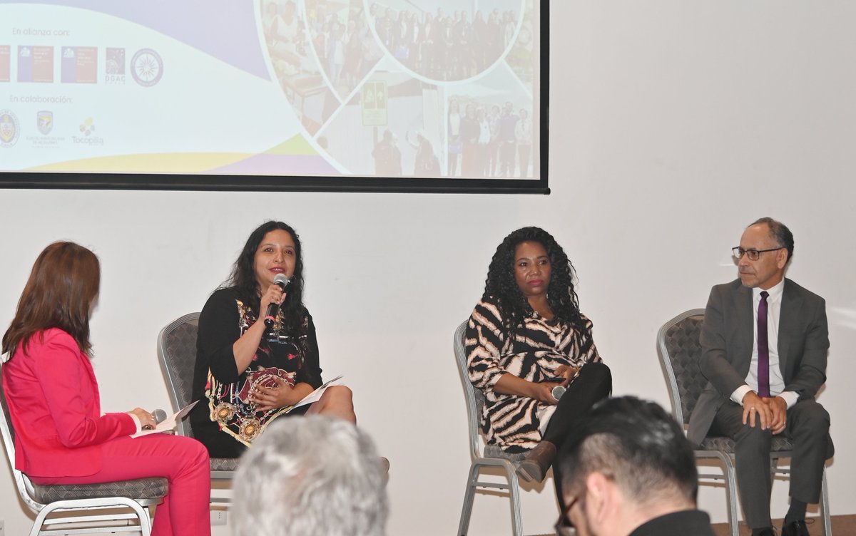 SernamEGAntofa's tweet image. 🌍 Nuestra directora regional, Gabriela Araya Seguel, participó en el conversatorio “Género, gestión del riesgo y adaptación climática”, en el cierre del proyecto #AdaptaClima del @PNUDChile.

👏 Gracias por visibilizar el rol clave de las mujeres ante emergencias 🌪️🌊.