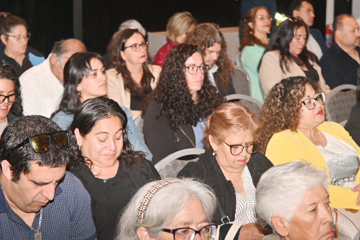 SernamEGAntofa's tweet image. 🌍 Nuestra directora regional, Gabriela Araya Seguel, participó en el conversatorio “Género, gestión del riesgo y adaptación climática”, en el cierre del proyecto #AdaptaClima del @PNUDChile.

👏 Gracias por visibilizar el rol clave de las mujeres ante emergencias 🌪️🌊.