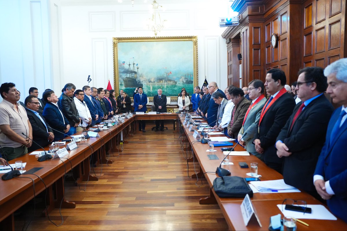 Desde la mesa de trabajo “Seguridad ciudadana en el transporte”, reafirmamos nuestro compromiso con los transportistas y sus familias. Impulsamos un Grupo Interinstitucional Nacional para enfrentar la extorsión y el sicariato con decisión y planificación.