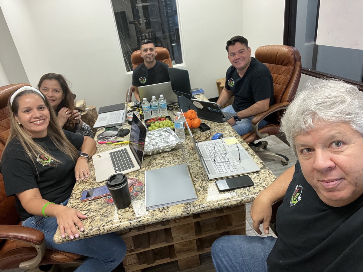 DDG_2000's tweet photo. @HyenukChu Master por aquí organizándonos y esperándolo por Miami capítulo CDI. https://t.co/ONgyPfocpP