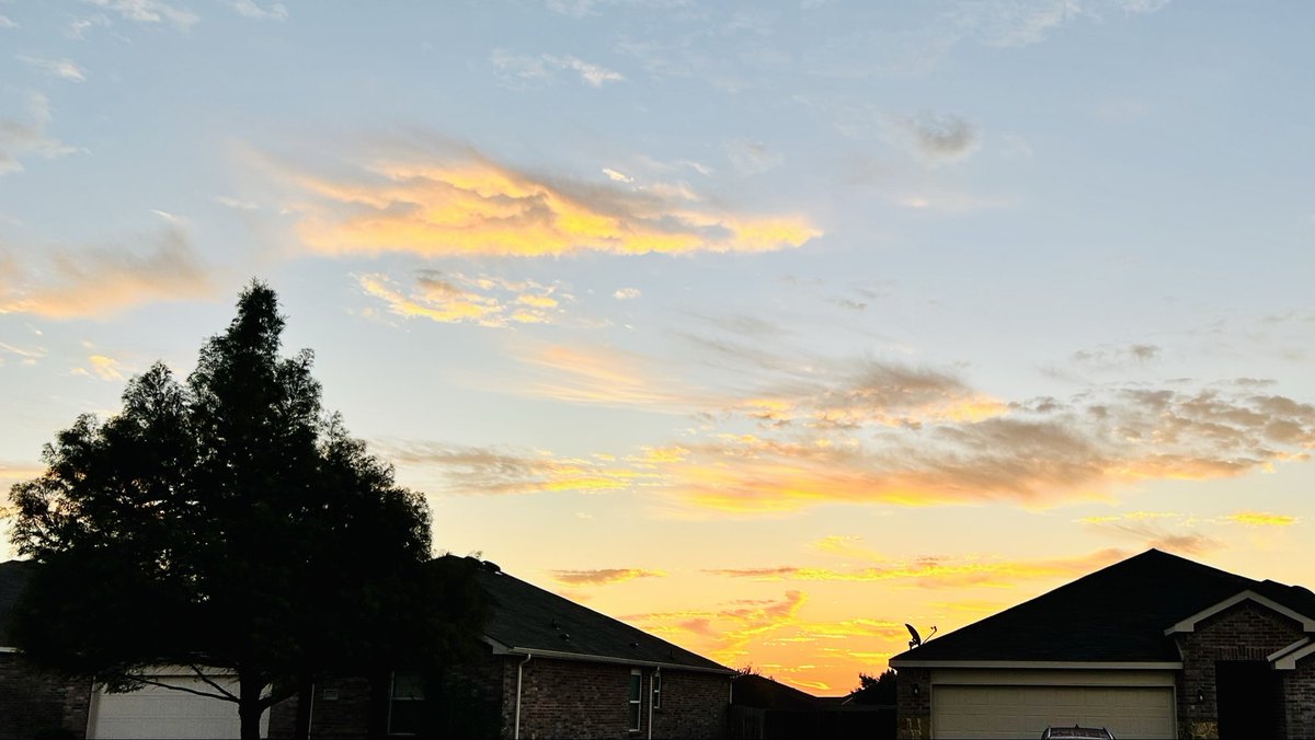JSAdventures21's tweet photo. #beautiful #sunrise #today https://t.co/Rq0u1s0JYi