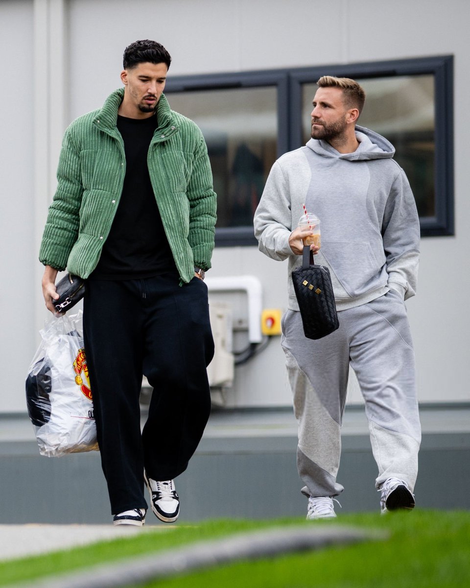 MUFCDH's tweet image. Some players are back to Carrington. #MUFC