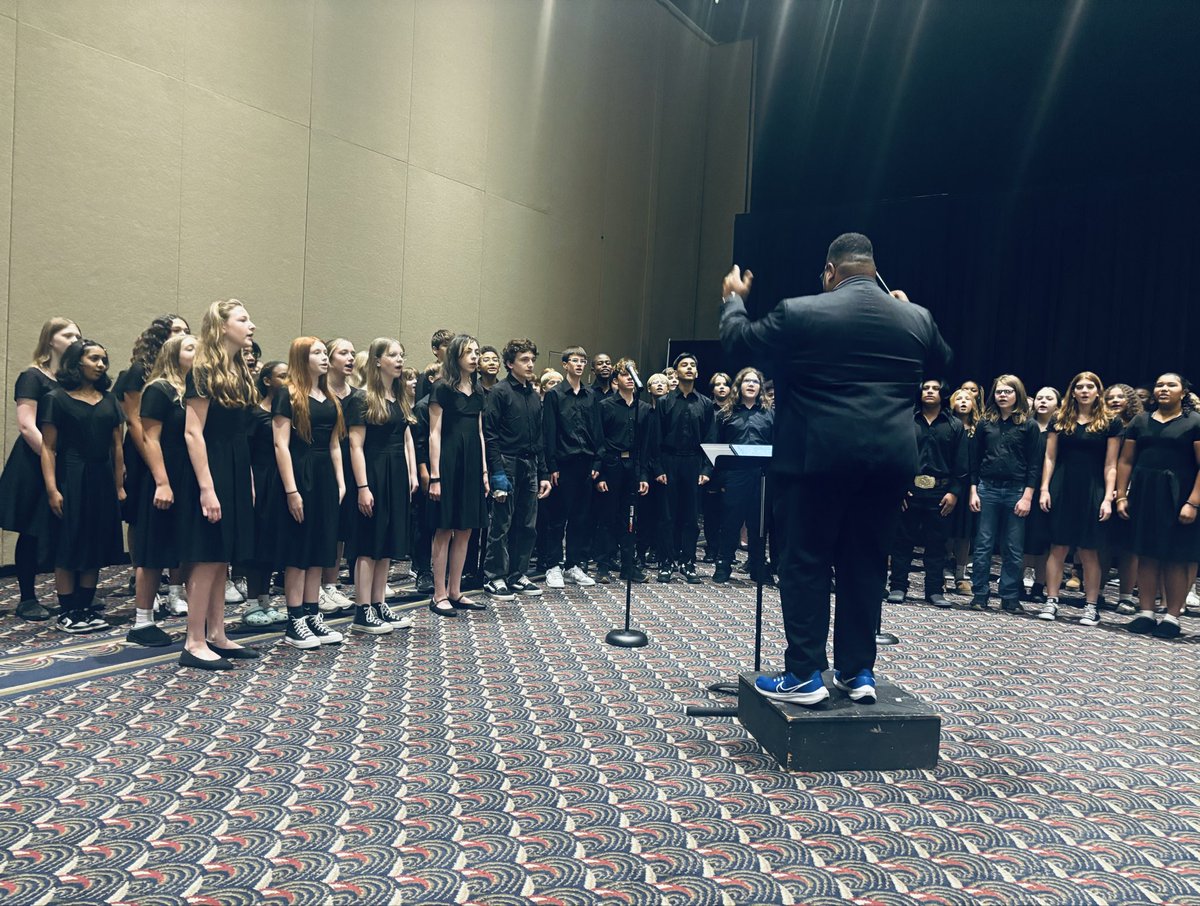 NMS_MCS's tweet image. The  Titations performing at the George & Frances Ball Foundation banquet! #mcs #northsidetitans