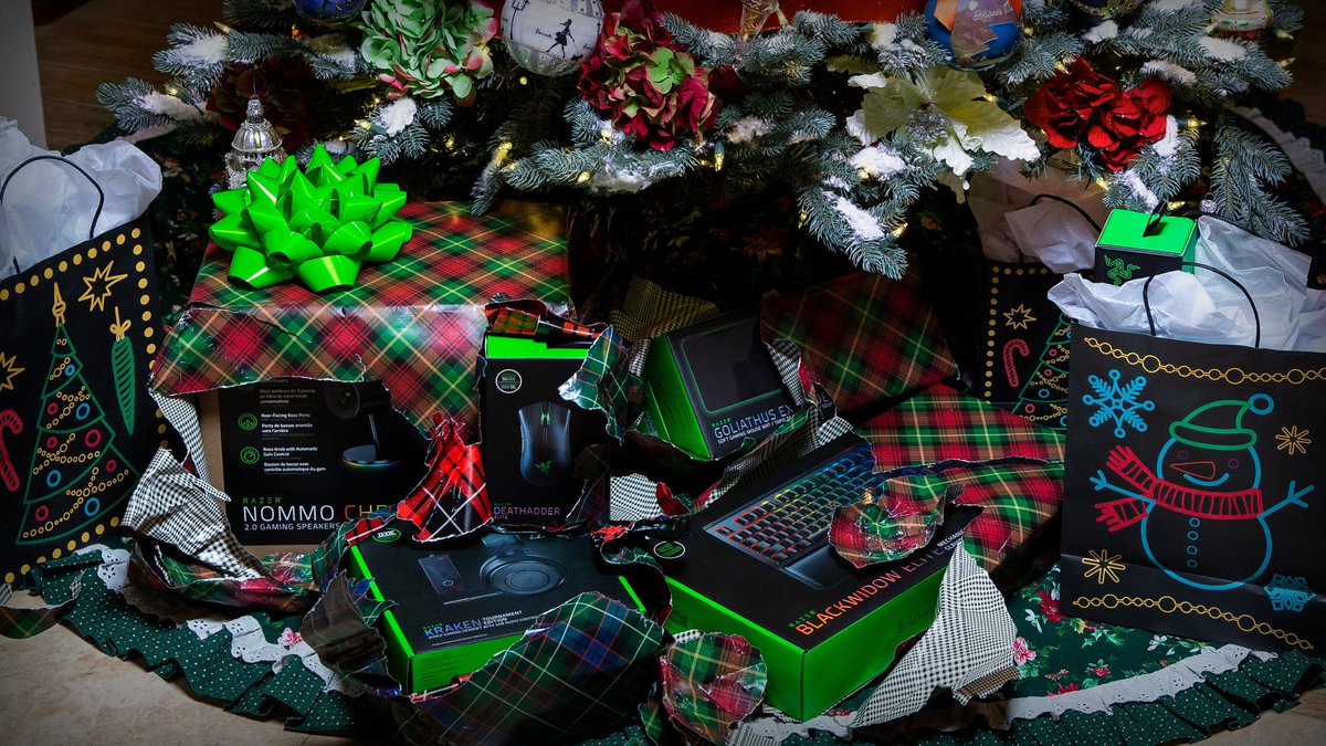 RT si quieres que mañana este sea tu árbol de Navidad 🐍🎄🎁