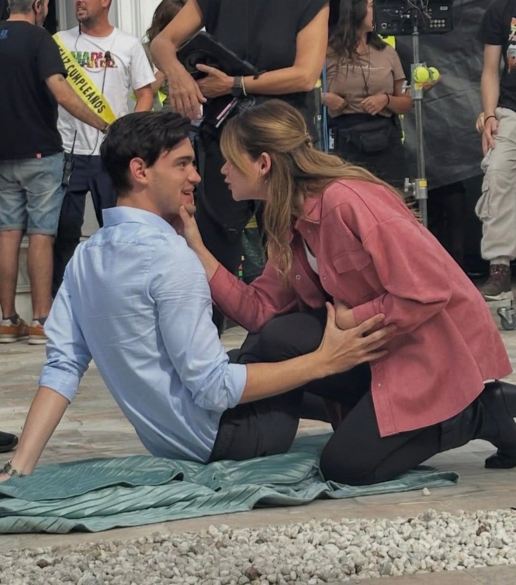 voydondebrillo's tweet photo. La Merche metiendo todas las fotos que ha podido de Nic y Gabi juntos, me muero uajajajajajak 😂😂😂😂

Pero esta ♥️♥️♥️😍 https://t.co/PHSjFwlLlh