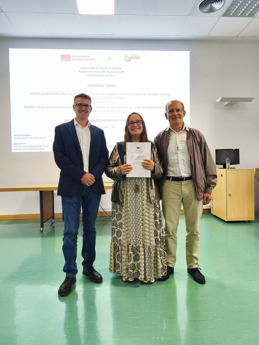 Tras 4 años de trabajo intenso monitorizando el Valle de Lis, hoy Susana ha defendido su Tesis 📙sobre sostenibilidad de los sistemas de #riego💧en la zona mediante #Teledetección🔎🛰️. Enhorabuena Susana!
 <a href="/TySIG_UCLM/">TySIG_UCLM_Albacete</a> <a href="/idr_uclm/">IDR UCLM</a>