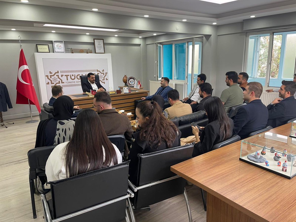 📍TÜGVA İzmir İl Temsilciliği

AK Parti Gençlik Kolları MKYK Üyesi ve STK Ege Bölgesi Koordinatörü Mehmet Kocaman, AK Parti İzmir Gençlik Kolları İl Başkanı Mehmet Emin İçelli ve İl Yönetimi TÜGVA İl Temsilciliğimizi ziyarette bulundular.

Gençlik çalışmalarında sahadaki