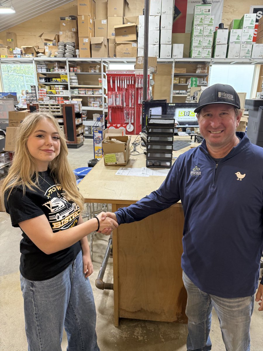 Our Giving Back Day for our business….Thank You Destination Building Center for your constant support of our Food Truck. Also fed some others in the community who needed some food in their lives. A great day!
#ByronBears #PeopleHelpingPeople