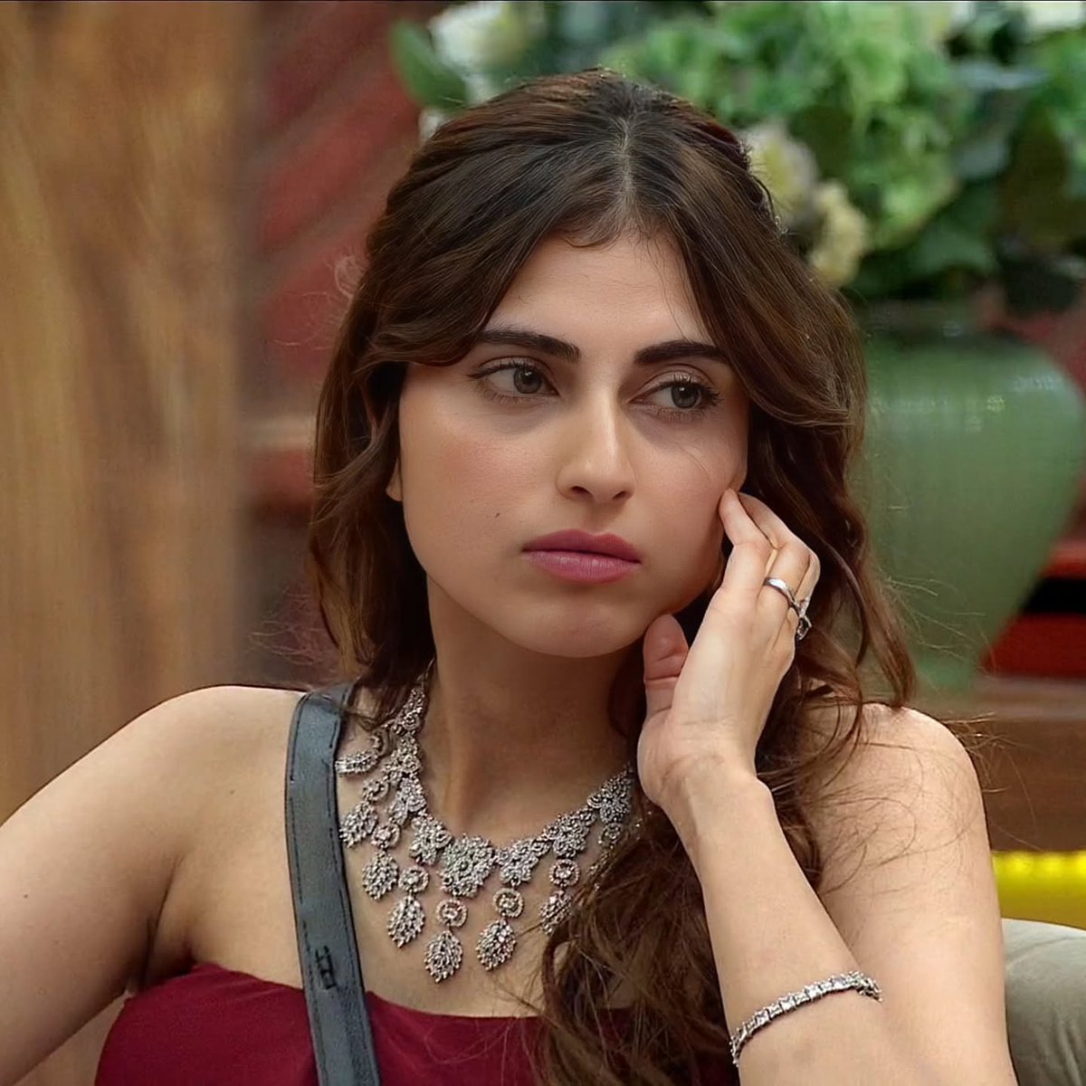 prachikadam256's tweet image. Not A Fan Of @Farrhana_bhatt
But -
#FarrhanaBhatt is the Best Ever Female Contestant in the HISTORY of #BiggBoss !! 

She is Strong, She is Dabangg &amp;amp; She is RUTHLESS 🔥

#BiggBoss19 #Bahana