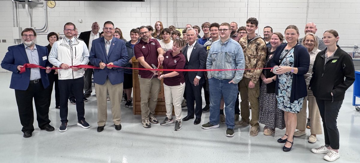 IGNITE: Mastering Manufacturing curriculum has kicked off for the 2025-26 school year at Delton Kellogg HS in Michigan. At least 10% of students are participating, according to <a href="/NewsfromLIFT/">LIFT</a> 
tinyurl.com/4r45canr